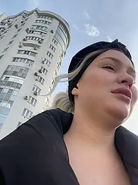 KikiWatson online show from 14, 3, 2025