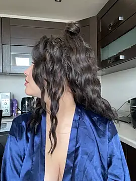 KikiWatson online show from 21, 2, 2025