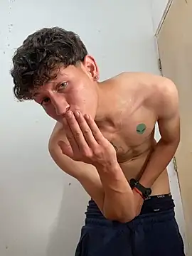 LatinBoysxxx online show from 19, 3, 2026