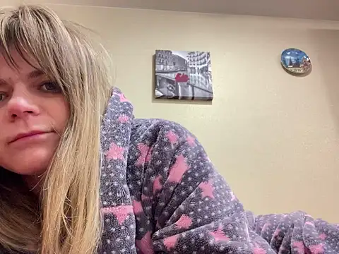 SkyAdelina241 online show from 6, 2, 2025