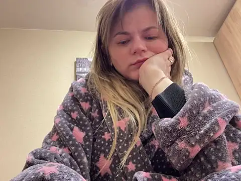 SkyAdelina241 online show from 28, 2, 2025