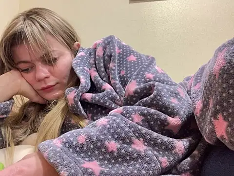 SkyAdelina241 online show from 1, 2, 2025