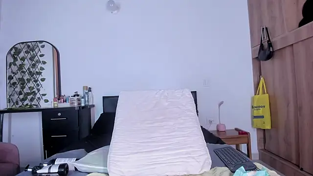 medussa13  online show from 23, 4, 2026