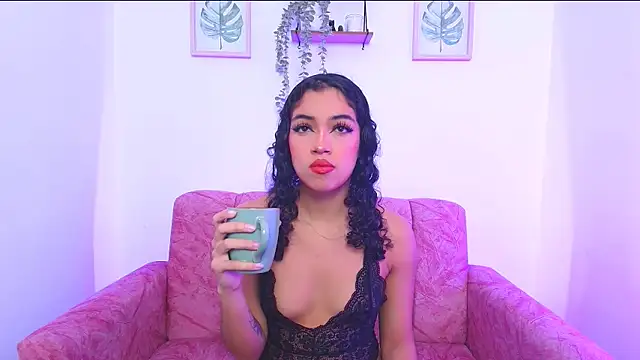 Sara Jhonson online show from 5, 1, 2025