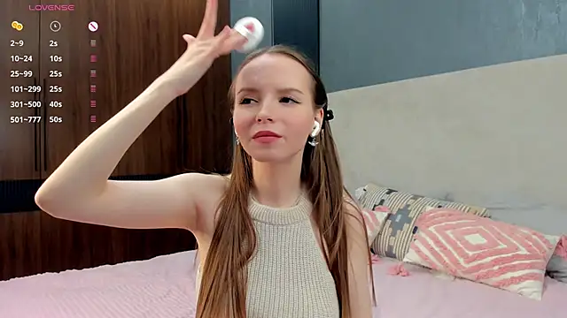 AlodiaHamblett online show from 20, 10, 2025