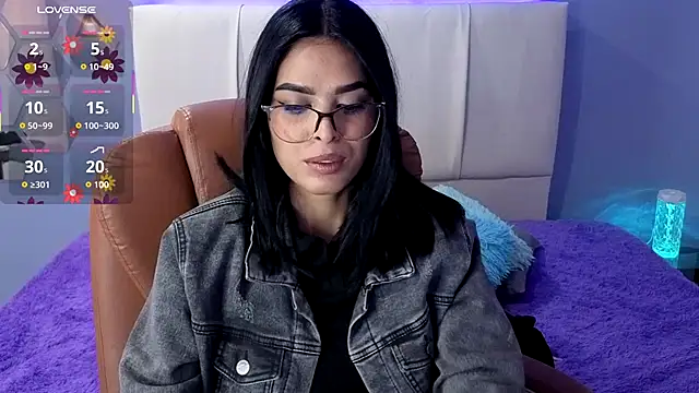 AlessiaVal  online show from 13, 9, 2025