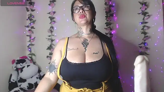 Snapshot of Saloome- chatting on 5, 5, 2026 Saloome- online show from 5, 5, 2026