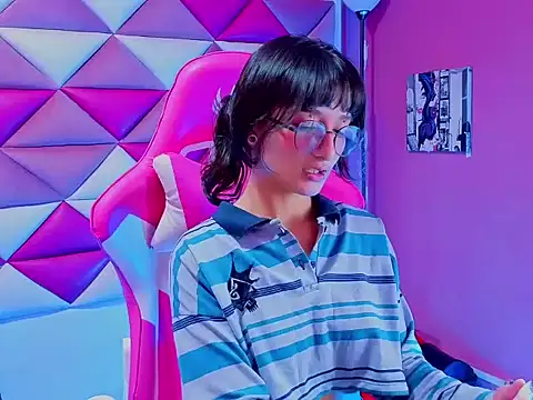 Snapshot of Danny_Face chatting on 3, 10, 2025 Danny Face online show from 3, 10, 2025