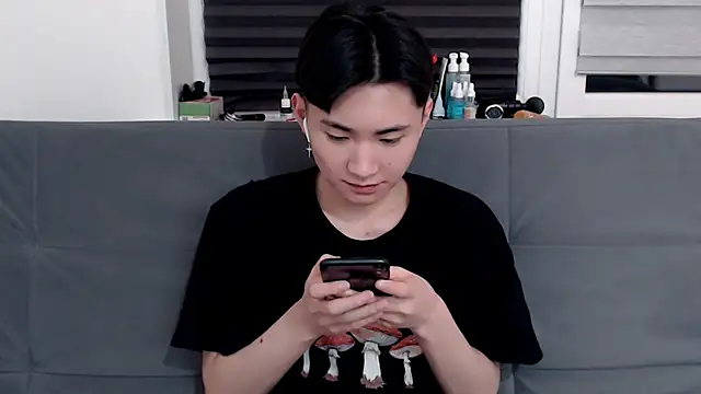 Miram Yu online show from 8, 2, 2025