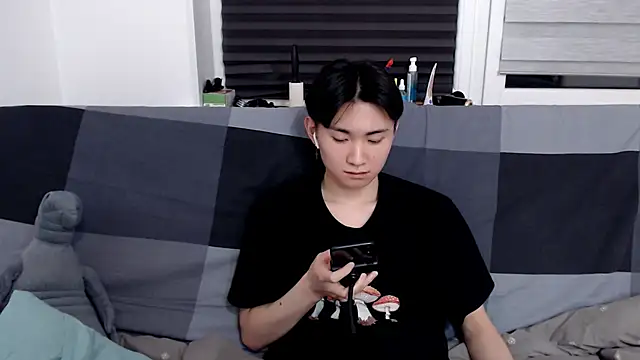 Miram Yu online show from 13, 1, 2025