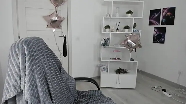 Miram Yu online show from 8, 2, 2025