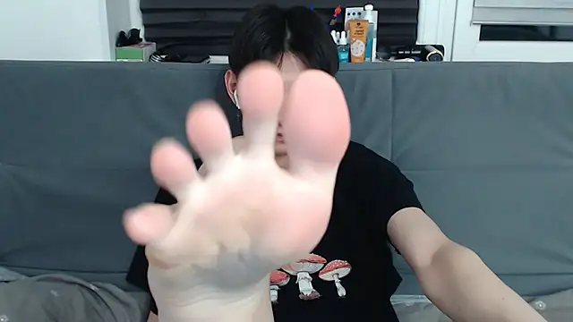 Miram Yu online show from 24, 2, 2025