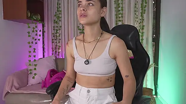 HannaRhodes online show from 2, 12, 2025