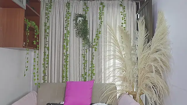 HannaRhodes online show from 8, 4, 2026