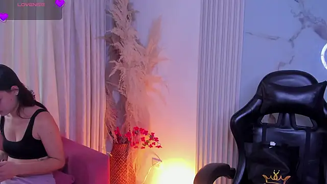 HannaRhodes online show from 28, 4, 2026