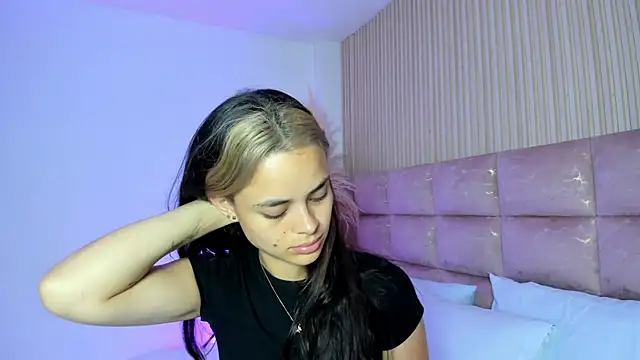 HannaRhodes online show from 25, 5, 2026