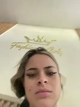 HannaRhodes online show from 24, 6, 2026