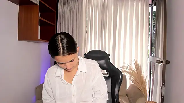 HannaRhodes online show from 17, 11, 2025