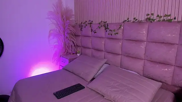 HannaRhodes online show from 19, 6, 2026
