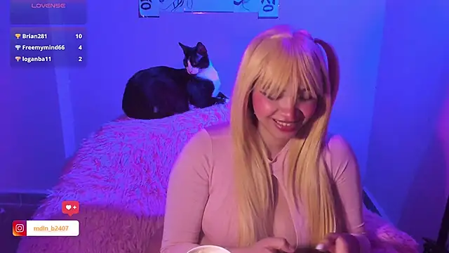 Snapshot of MadelineBenet chatting on 1, 3, 2025 MadelineBenet online show from 1, 3, 2025