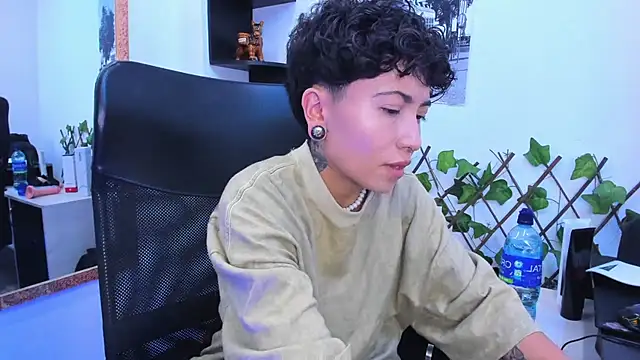 Snapshot of Im_Mathias chatting on 23, 11, 2025 Im Mathias online show from 23, 11, 2025