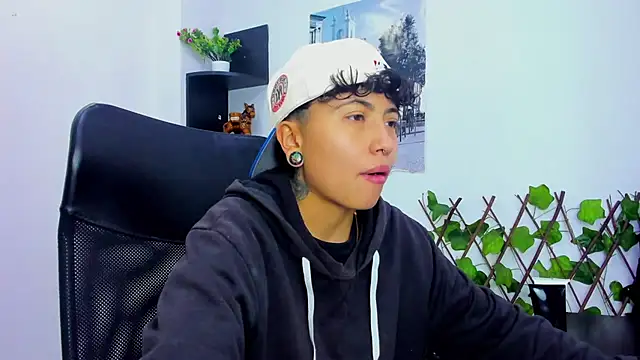 Snapshot of Im_Mathias chatting on 8, 11, 2025 Im Mathias online show from 8, 11, 2025