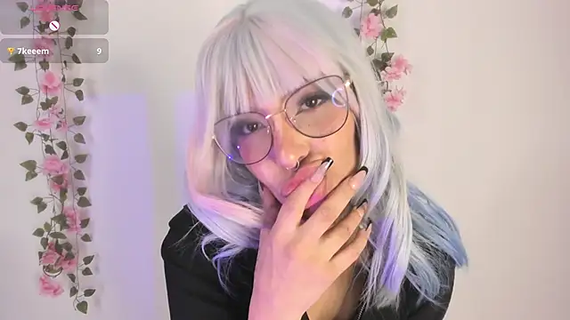 Snapshot of Luna-Chann chatting on 15, 6, 2026 Luna-Chann online show from 15, 6, 2026