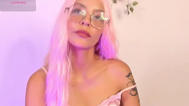 Snapshot of Luna-Chann chatting on 3, 6, 2026 Luna-Chann online show from 3, 6, 2026