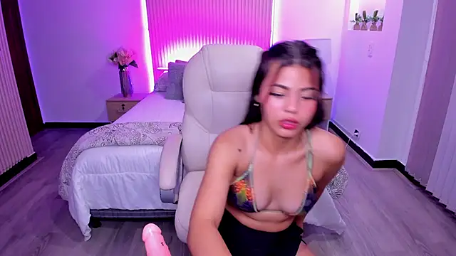 Kiim Jonness online show from 4, 2, 2025