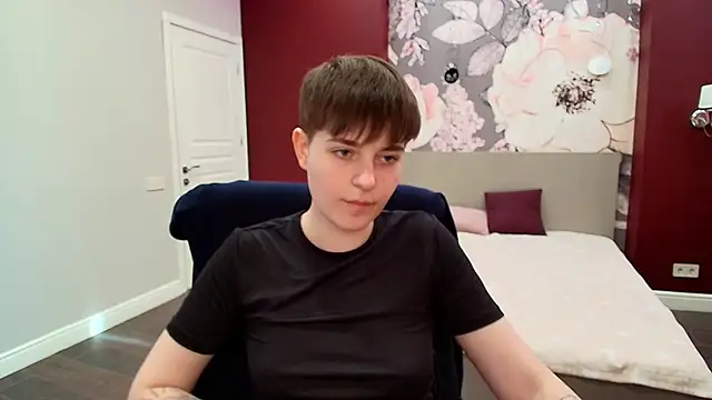 EmiliaYours online show from 14, 4, 2026