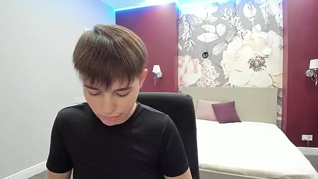 EmiliaYours online show from 6, 10, 2025