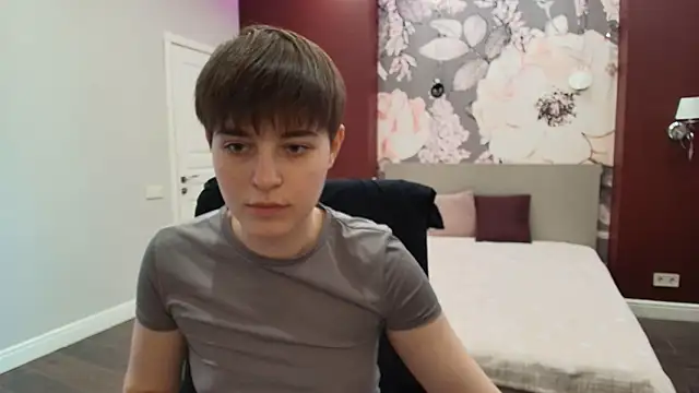 EmiliaYours online show from 4, 4, 2026