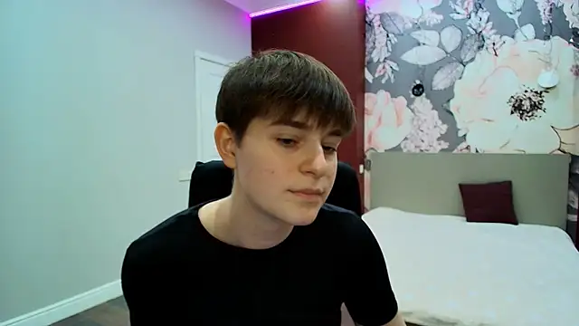 EmiliaYours online show from 7, 4, 2026