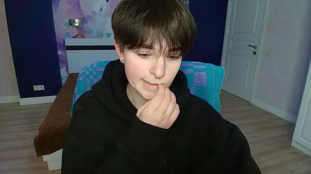 EmiliaYours online show from 14, 2, 2025