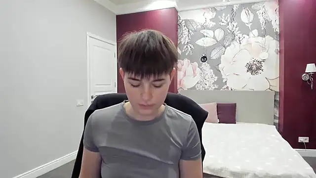 EmiliaYours online show from 28, 11, 2025