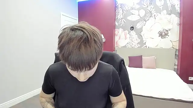 EmiliaYours online show from 1, 12, 2025