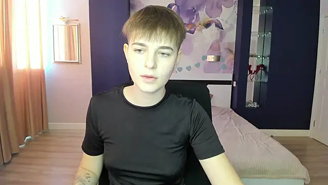 EmiliaYours online show from 28, 9, 2025