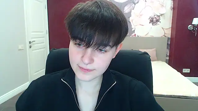 EmiliaYours online show from 4, 3, 2025