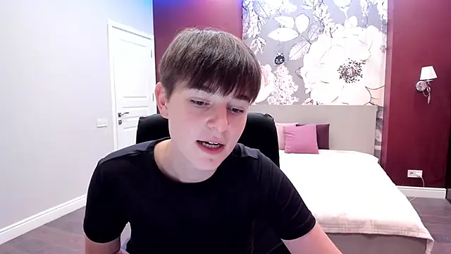 EmiliaYours online show from 8, 9, 2025