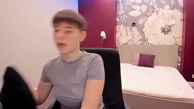 EmiliaYours online show from 7, 10, 2025