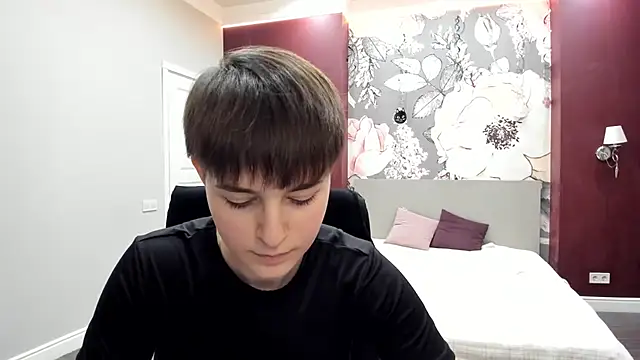 EmiliaYours online show from 9, 2, 2026