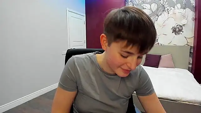 EmiliaYours online show from 10, 10, 2025