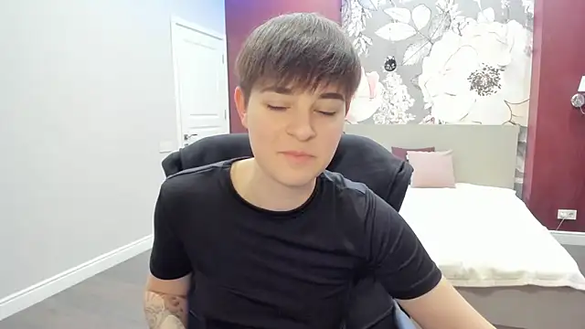 EmiliaYours online show from 25, 11, 2025