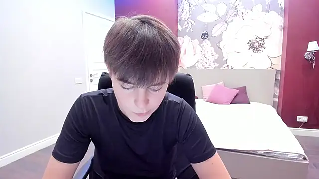 EmiliaYours online show from 9, 9, 2025