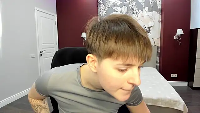 EmiliaYours online show from 8, 3, 2026