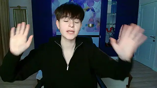 EmiliaYours online show from 2, 3, 2025