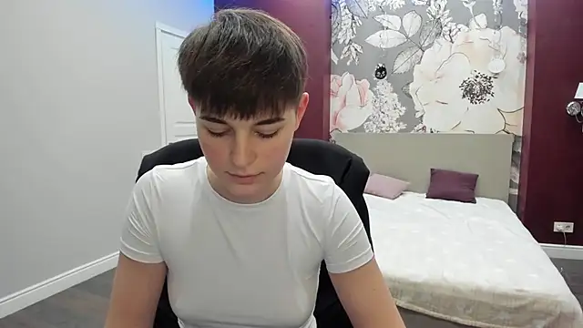 EmiliaYours online show from 25, 10, 2025