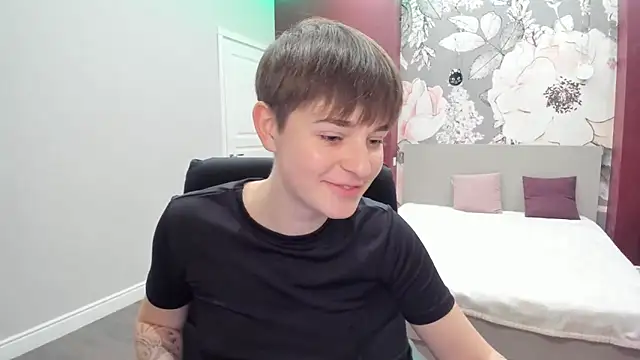 EmiliaYours online show from 17, 11, 2025