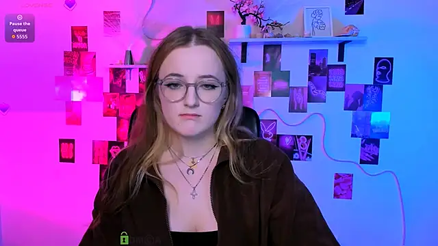 luna berryy online show from 14, 4, 2026