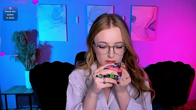 luna berryy online show from 4, 3, 2026